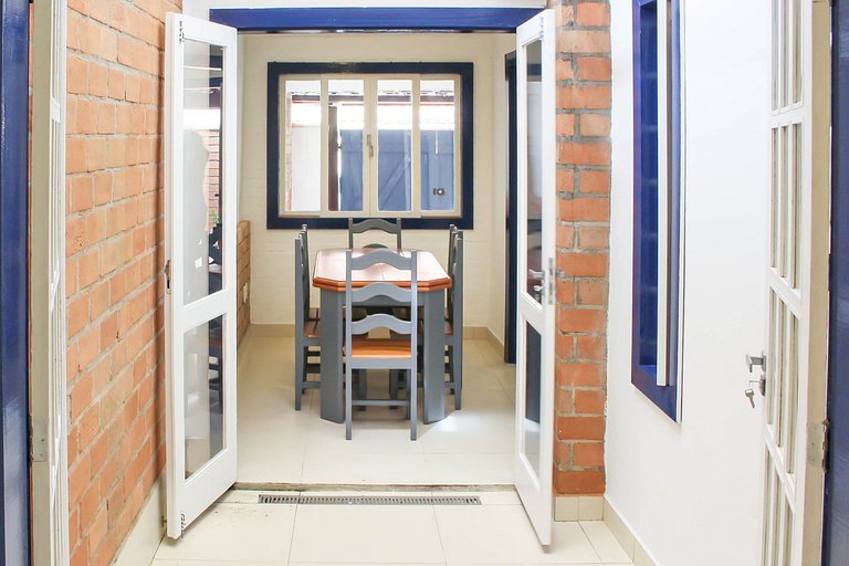 Casa com garagem - 300m da Rua das Pedras