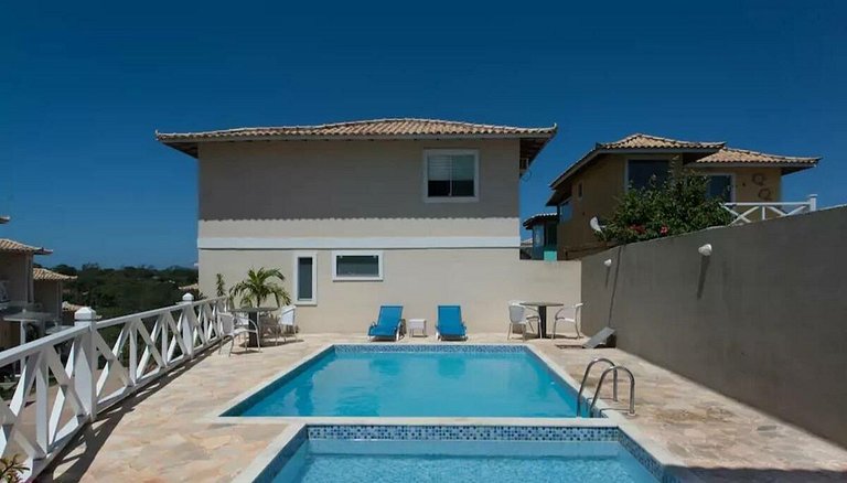 Casa em condomínio com piscina na Praia Rasa