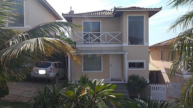 Casa em condomínio com piscina na Praia Rasa