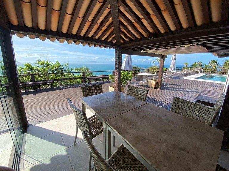 Casa em Búzios com vista deslumbrante