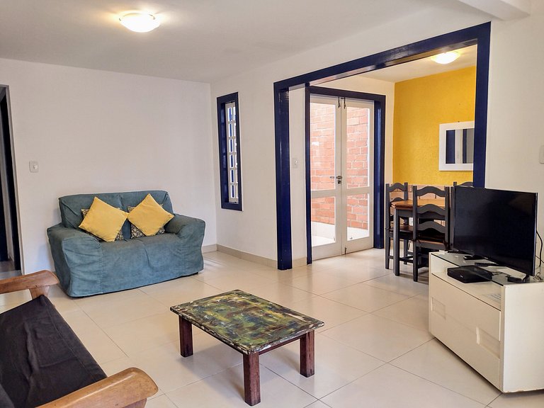 Casa com garagem - 300m da Rua das Pedras