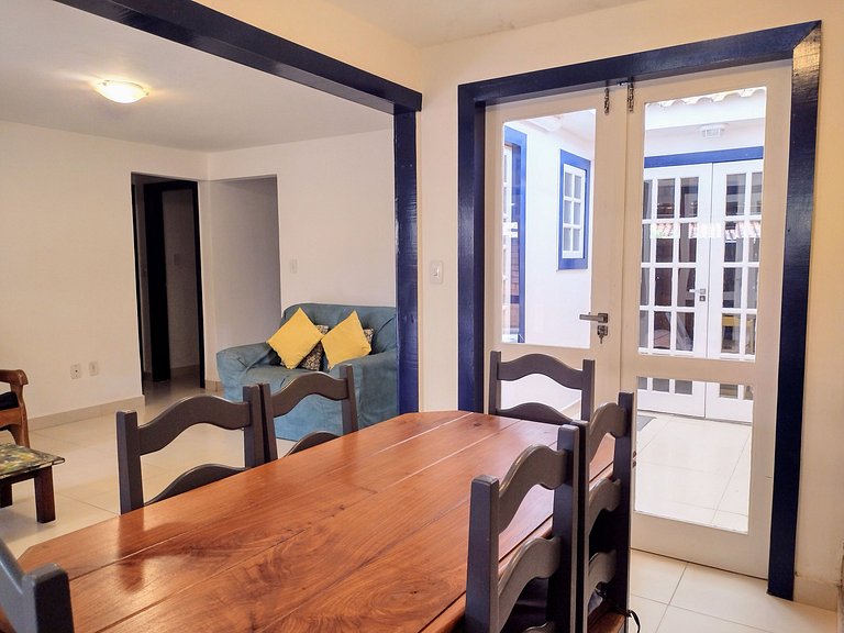 Casa com garagem - 300m da Rua das Pedras