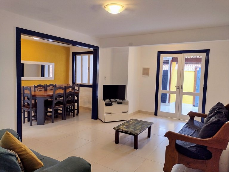 Casa com garagem - 300m da Rua das Pedras
