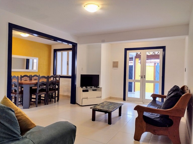 Casa com garagem - 300m da Rua das Pedras
