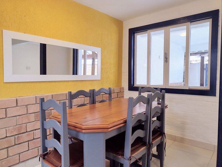 Casa com garagem - 300m da Rua das Pedras