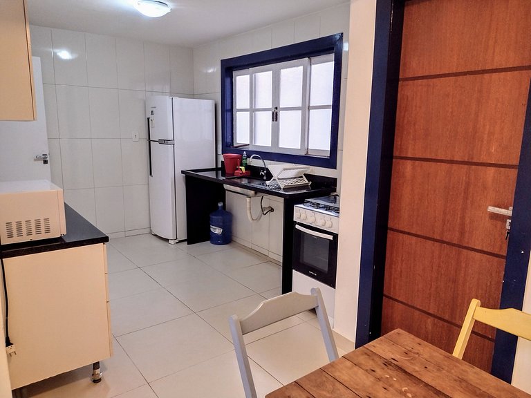 Casa com garagem - 300m da Rua das Pedras