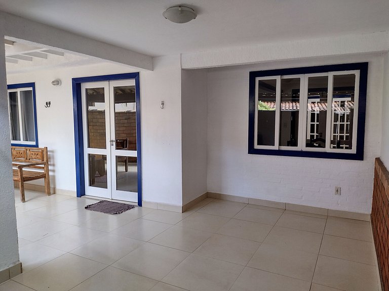 Casa com garagem - 300m da Rua das Pedras