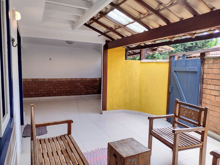 Casa com garagem - 300m da Rua das Pedras