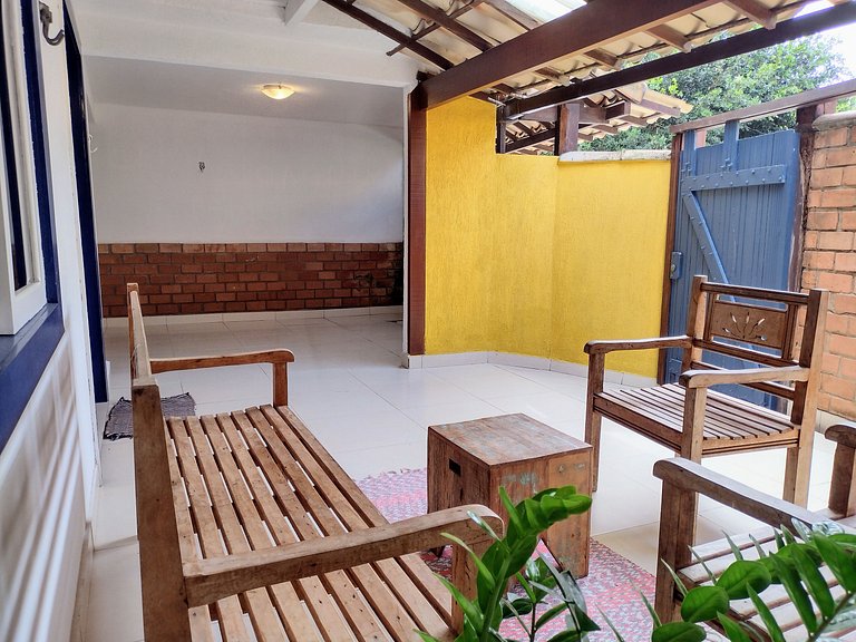 Casa com garagem - 300m da Rua das Pedras