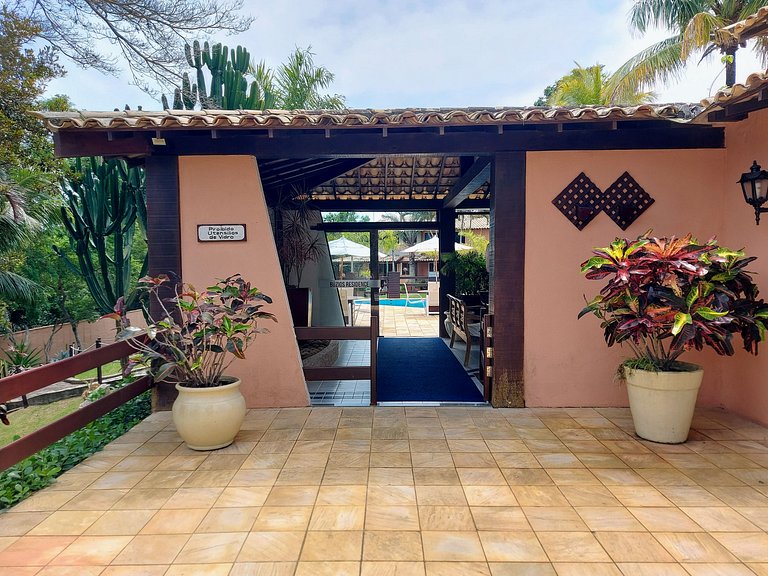 Nova casa em Cond. próximo à Rua das Pedras