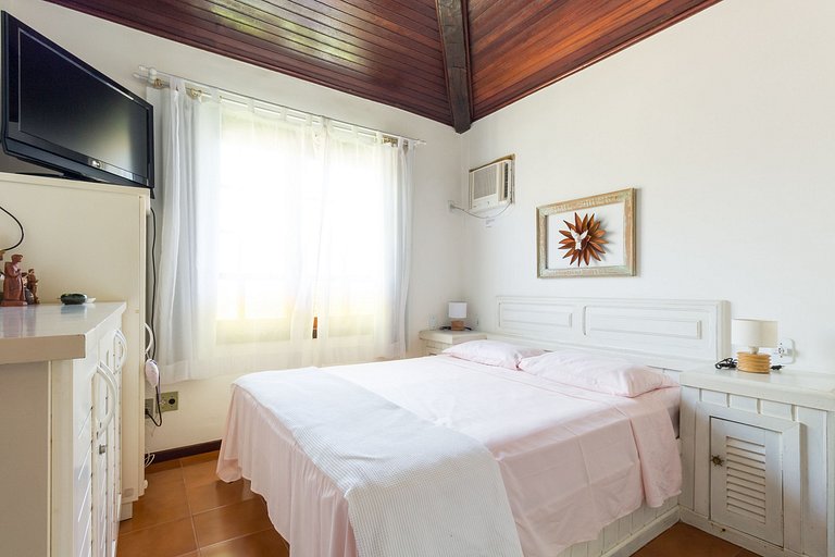 Casa em Condomínio 150m da Praia de Manguinhos