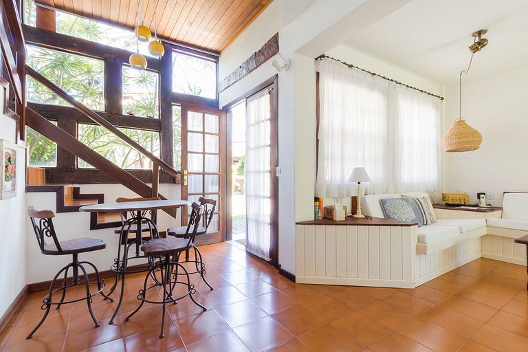 Casa em Condomínio 150m da Praia de Manguinhos