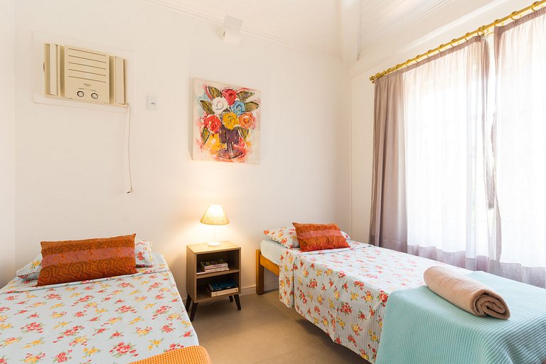 Linda casa em Cond. a 150m da Praia de Manguinhos