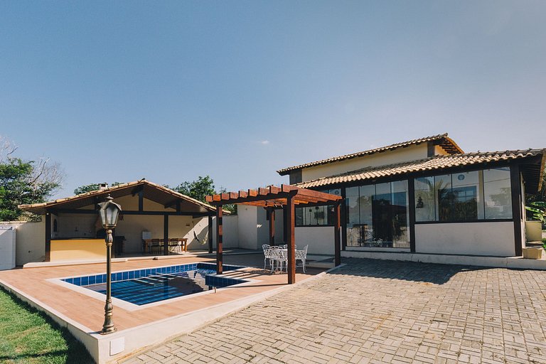 Piscina privativa e amplo quintal na Ferradura