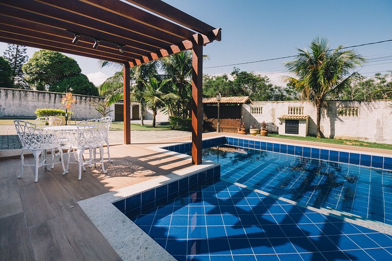Piscina privativa e amplo quintal na Ferradura