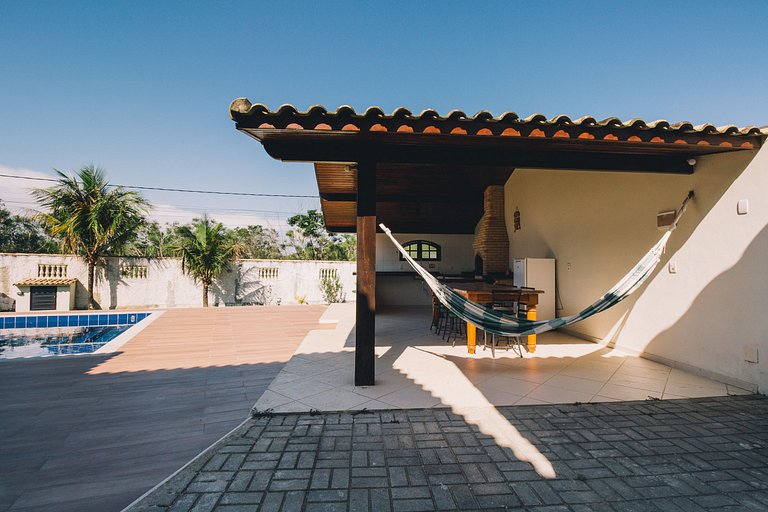 Piscina privativa e amplo quintal na Ferradura