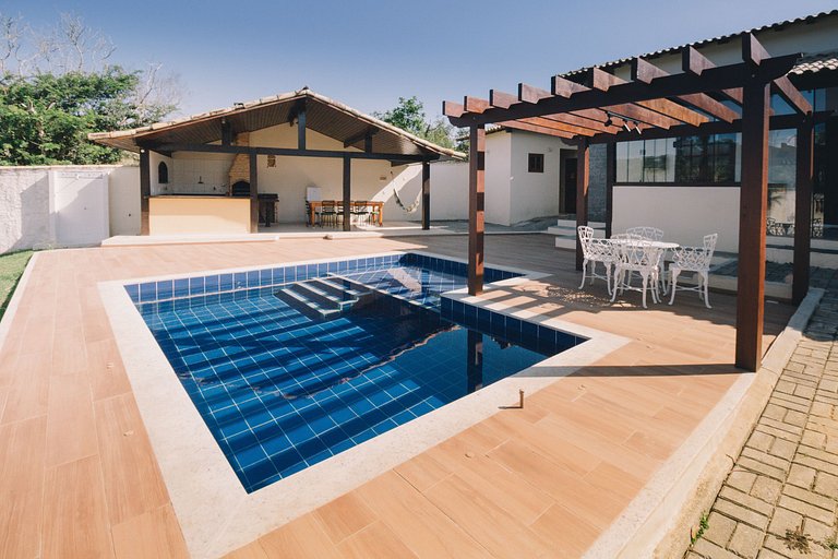 Piscina privativa e amplo quintal na Ferradura