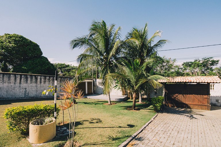 Piscina privativa e amplo quintal na Ferradura