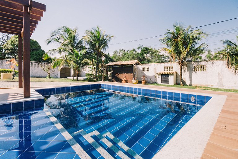 Piscina privativa e amplo quintal na Ferradura