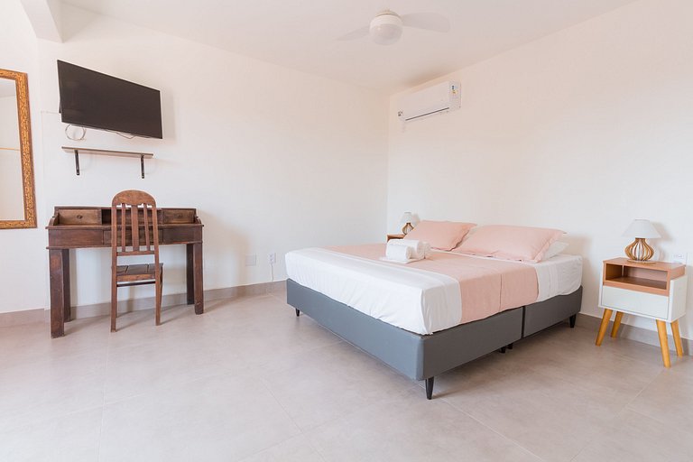 Casa de 3 quartos reformada em condomínio completo ao lado d