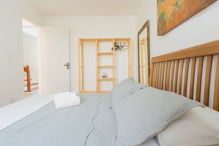 Casa reformada de 3 dormitorios en condominio completo junto