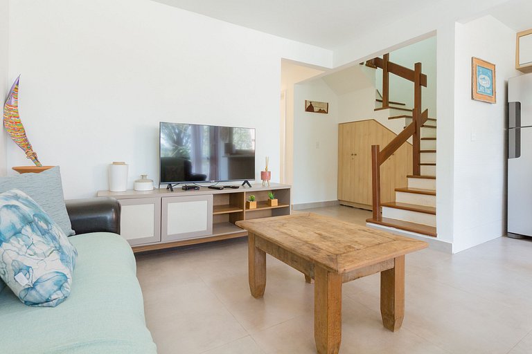 Renovated 3-bedroom house in a complete condominium next to