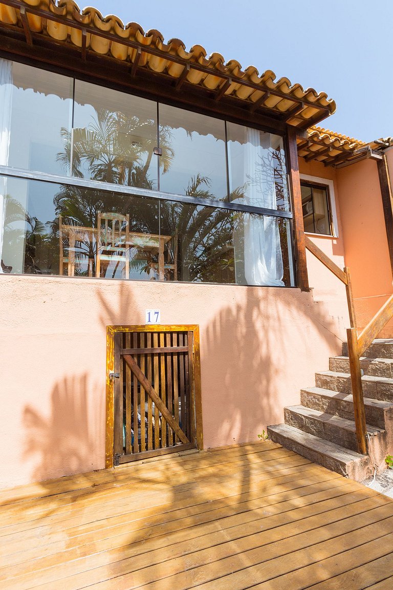 Nova casa em Cond. próximo à Rua das Pedras