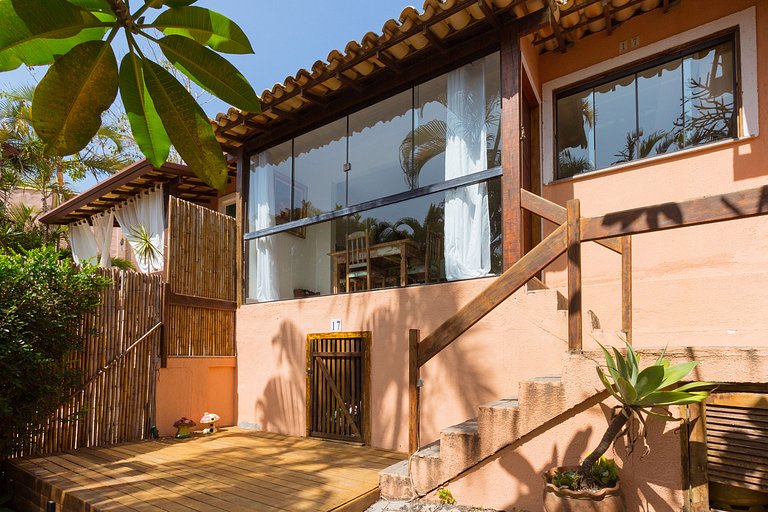 Nova casa em Cond. próximo à Rua das Pedras
