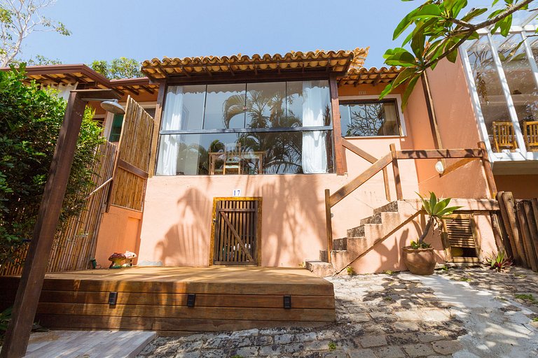 Casa de 3 quartos reformada em condomínio completo ao lado d