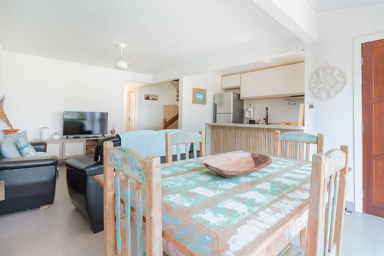 Renovated 3-bedroom house in a complete condominium next to