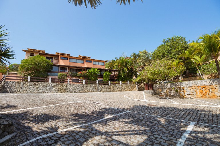 Nova casa em Cond. próximo à Rua das Pedras