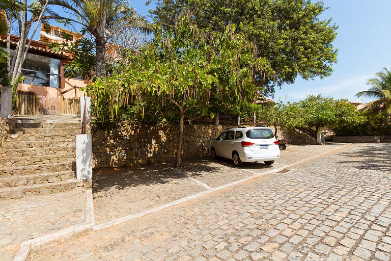 Casa de 3 quartos reformada em condomínio completo ao lado d