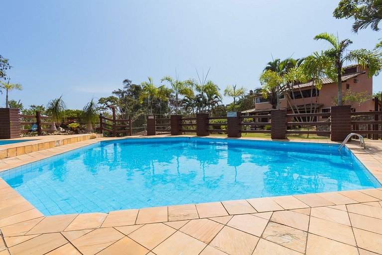 Casa reformada de 3 dormitorios en condominio completo junto