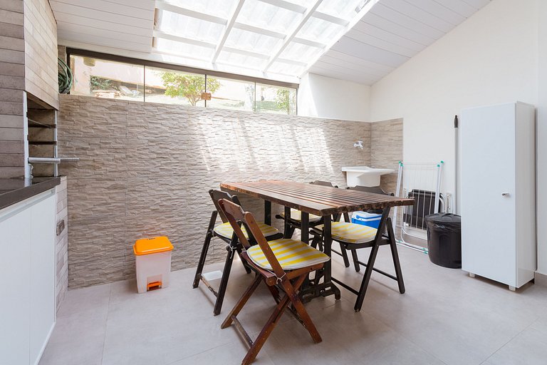 Casa reformada de 3 dormitorios en condominio completo junto