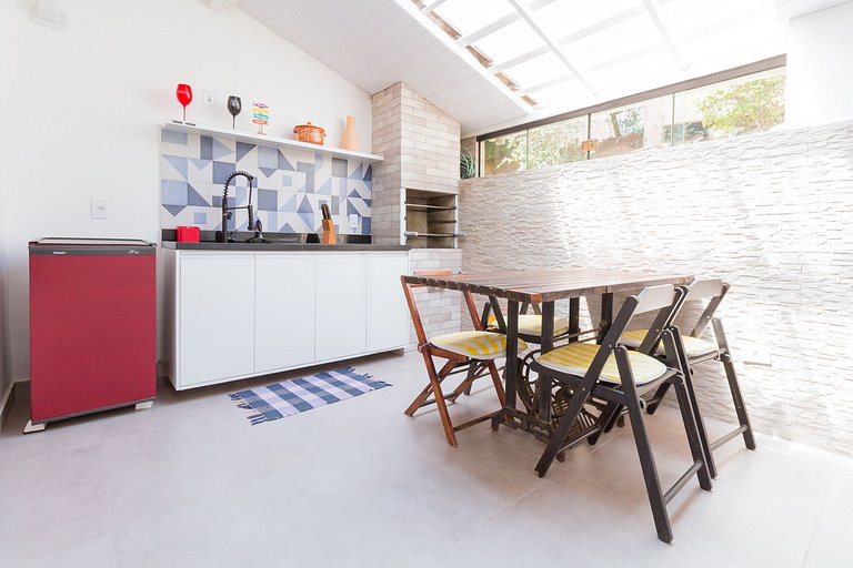 Renovated 3-bedroom house in a complete condominium next to