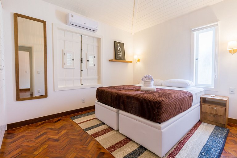 Casa em Condomínio ao lado da Rua das Pedras
