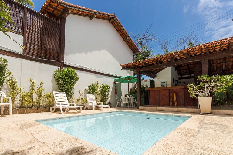 Casa em Condomínio ao lado da Rua das Pedras