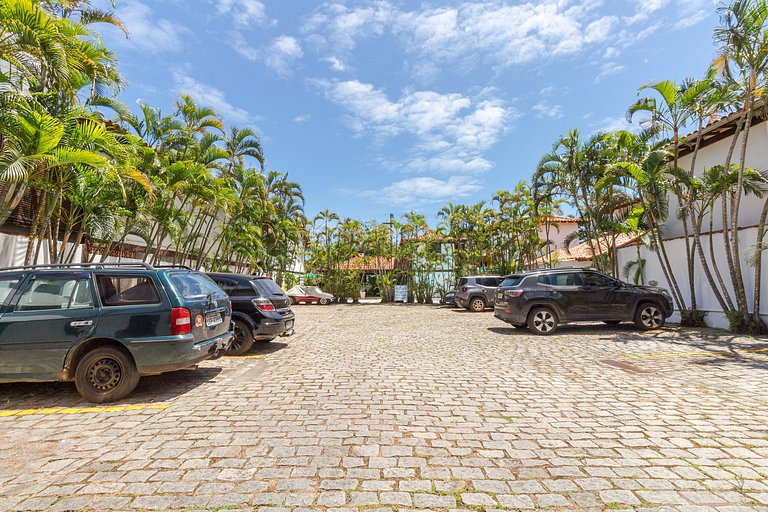 Casa em Condomínio ao lado da Rua das Pedras