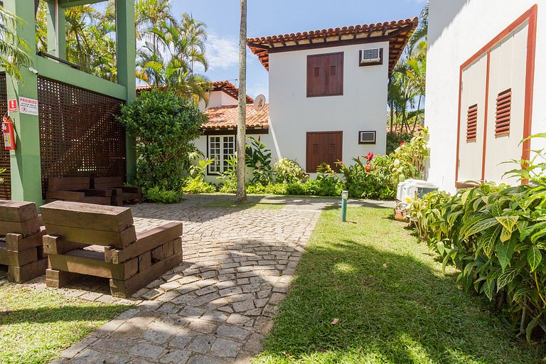 Casa em Condomínio ao lado da Rua das Pedras
