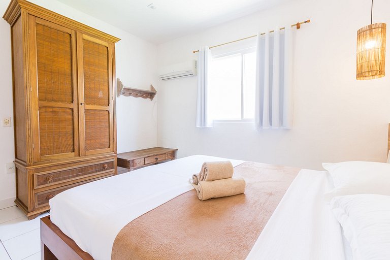 Casa térrea 3 quartos em condomínio completo - Búzios