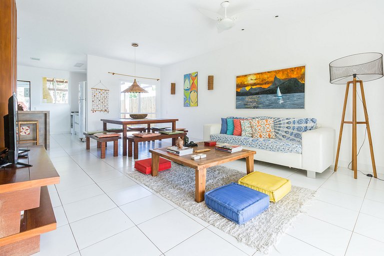 Casa térrea 3 quartos em condomínio completo - Búzios