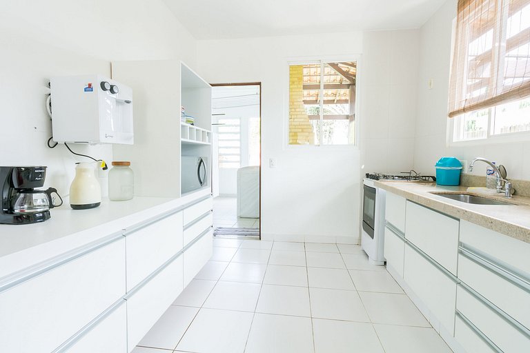 Casa térrea 3 quartos em condomínio completo - Búzios