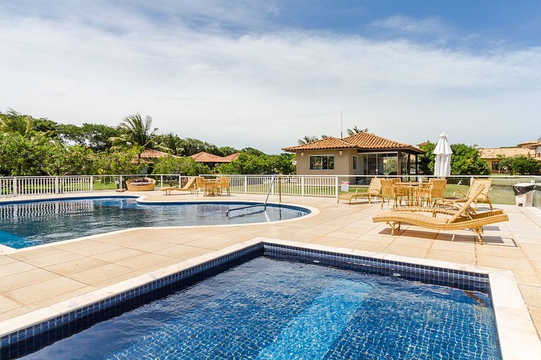 Casa térrea 3 quartos em condomínio completo - Búzios