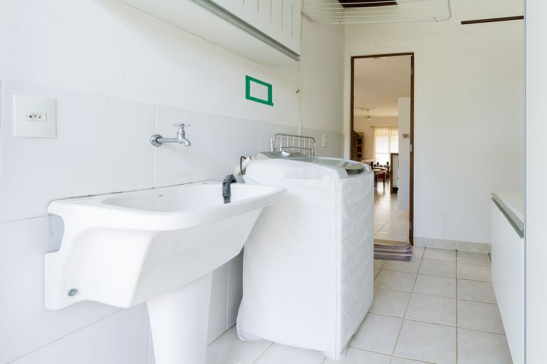 Casa térrea 3 quartos em condomínio completo - Búzios