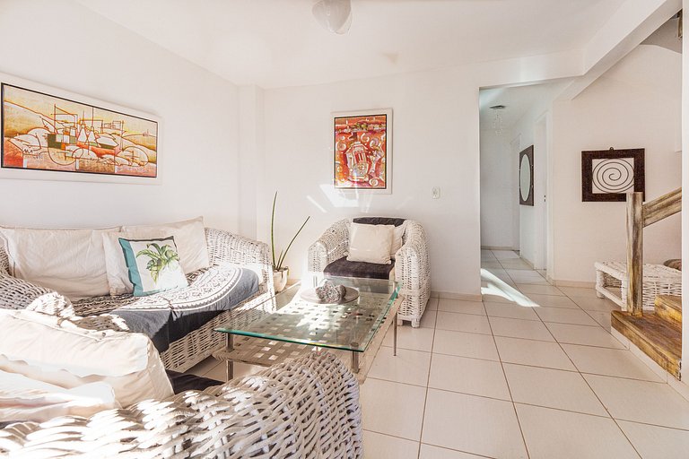 Casa 3 Quartos em Cond. Próximo à Rua das Pedras