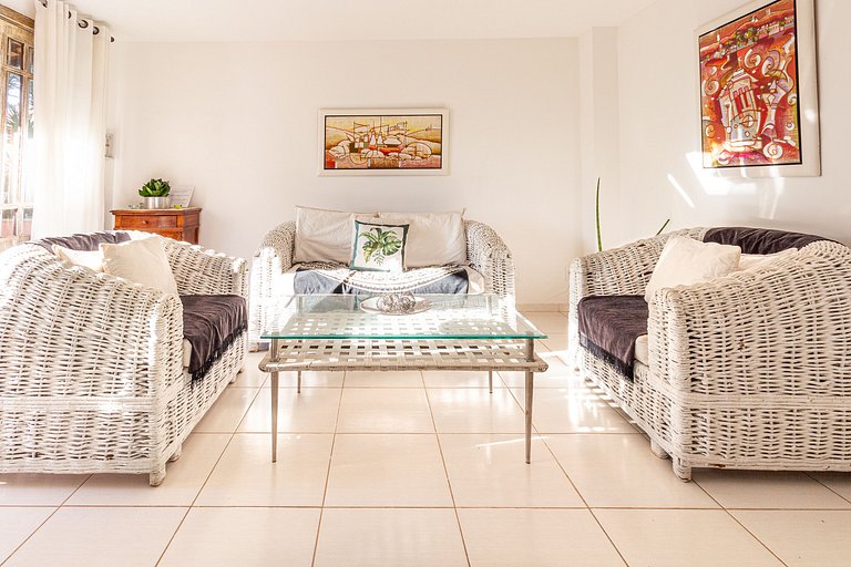 Casa 3 Quartos em Cond. Próximo à Rua das Pedras
