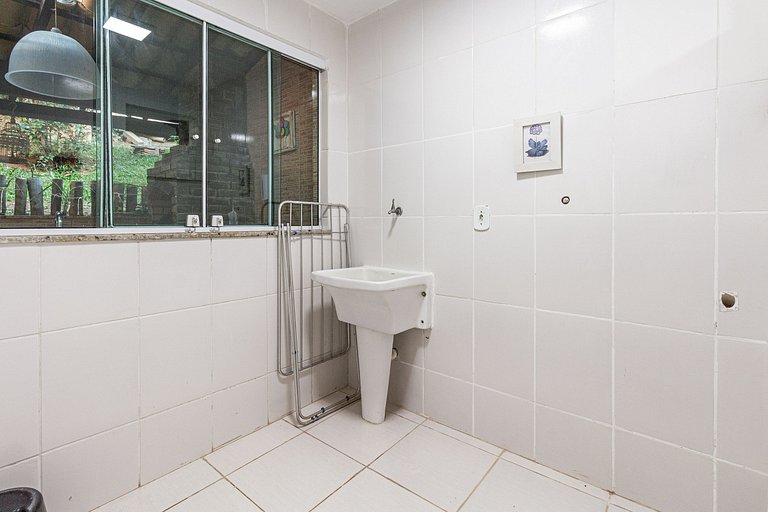 Casa 3 Quartos em Cond. Próximo à Rua das Pedras