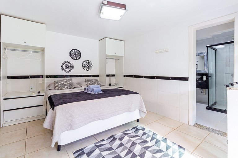 Casa 3 Quartos em Cond. Próximo à Rua das Pedras