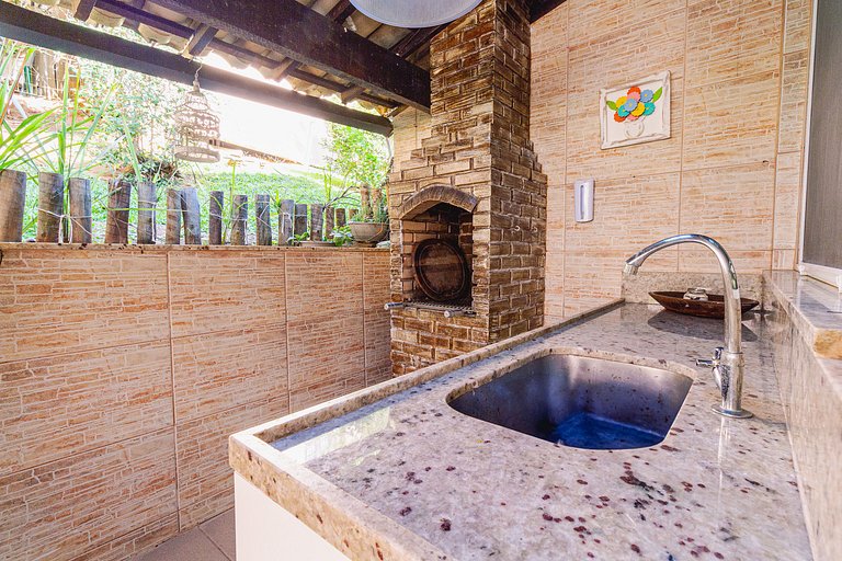 Casa 3 Quartos em Cond. Próximo à Rua das Pedras