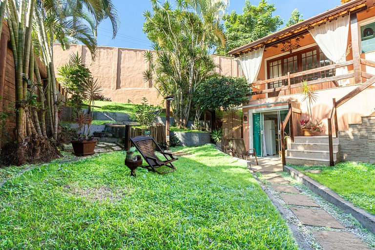Casa 3 Quartos em Cond. Próximo à Rua das Pedras